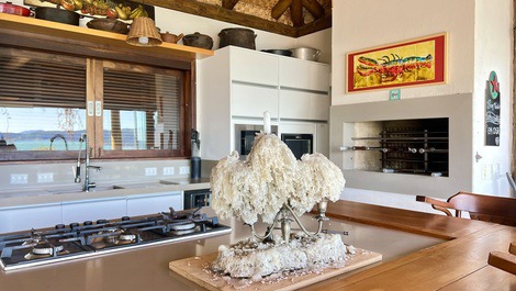 Casa a Beira in the center of Bombinhas with pool