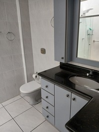 Cobertura lateral para o mar 4 quartos sendo 2 suítes