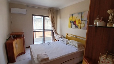 Cobertura lateral para o mar 4 quartos sendo 2 suítes