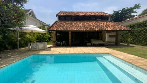 LB - RJ79 Casa Santa Helena Barra da Tijuca Vacation Rental