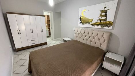 Apartamento aconchegante com 03 dormitórios no Centro de Bombinhas!