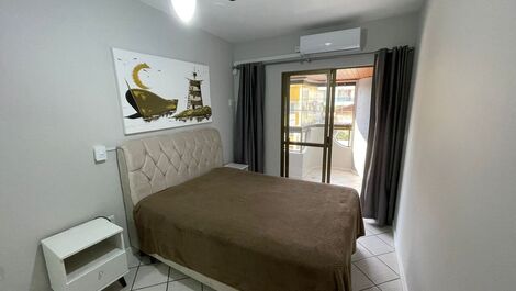 Apartamento aconchegante com 03 dormitórios no Centro de Bombinhas!