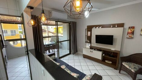 Apartamento aconchegante com 03 dormitórios no Centro de Bombinhas!