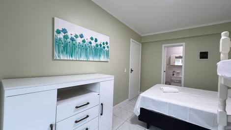 Apartment with 2 bedrooms on Rua Pirajica, Bombinhas beach.