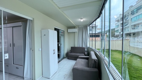 Apartment with 2 bedrooms on Rua Pirajica, Bombinhas beach.