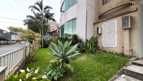 Apartment with 2 bedrooms on Rua Pirajica, Bombinhas beach.