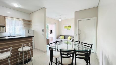 Well-located apartment with 2 bedrooms in the center of Bombinhas.