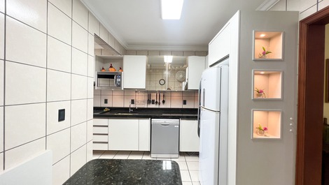 A bedroom apartment a few meters from Bombinhas Beach!