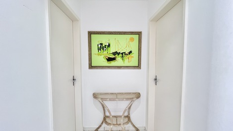 Apto com 4 dormitórios na Praia de Bombinhas. Ótima localização!