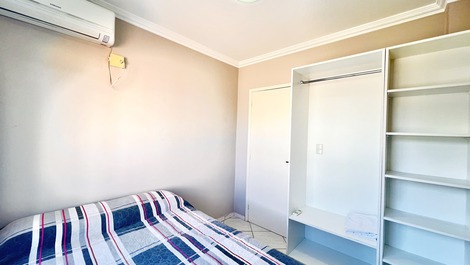 Apto com 4 dormitórios na Praia de Bombinhas. Ótima localização!