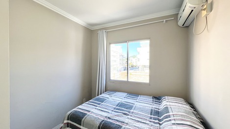 Apto com 4 dormitórios na Praia de Bombinhas. Ótima localização!