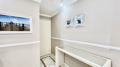 Apto com 4 dormitórios na Praia de Bombinhas. Ótima localização!