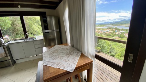 Casa con increíbles vistas al mar y a la laguna en Praia da Ferrugem, SC