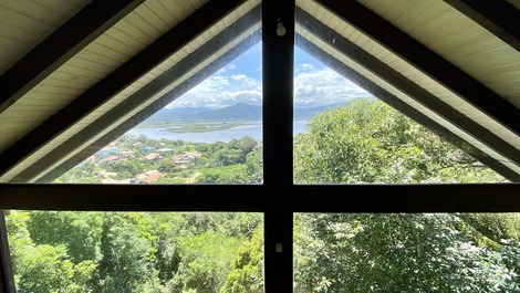 Casa com vista incrível para o mar e lagoa na Praia da Ferrugem SC