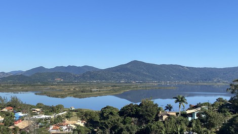 Casa com vista incrível para o mar e lagoa na Praia da Ferrugem SC
