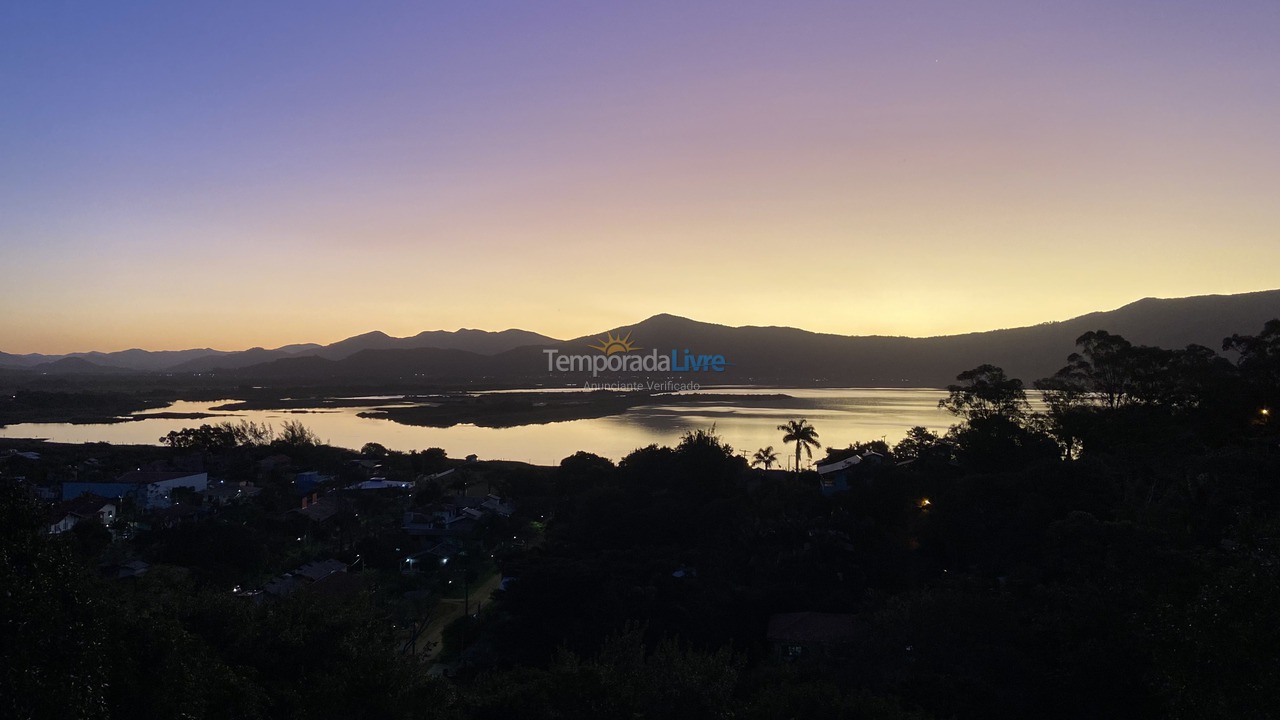 Casa para alquiler de vacaciones em Garopaba (Praia da Ferrugem)