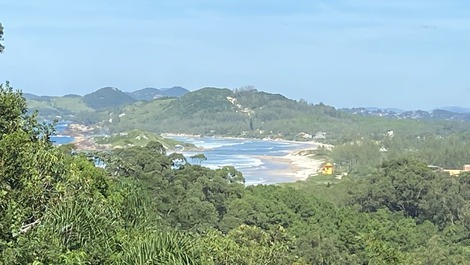 Casa com vista incrível para o mar e lagoa na Praia da Ferrugem SC