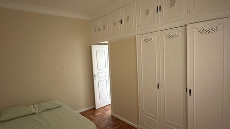  quarto cama de casal sendo suite 