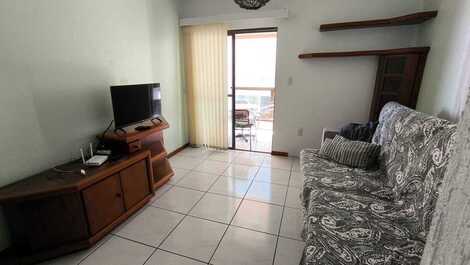 3 dormitórios com ar, quadra mar Meia Praia