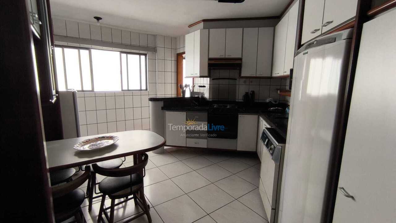 Apartamento para aluguel de temporada em Itapema (Meia Praia)