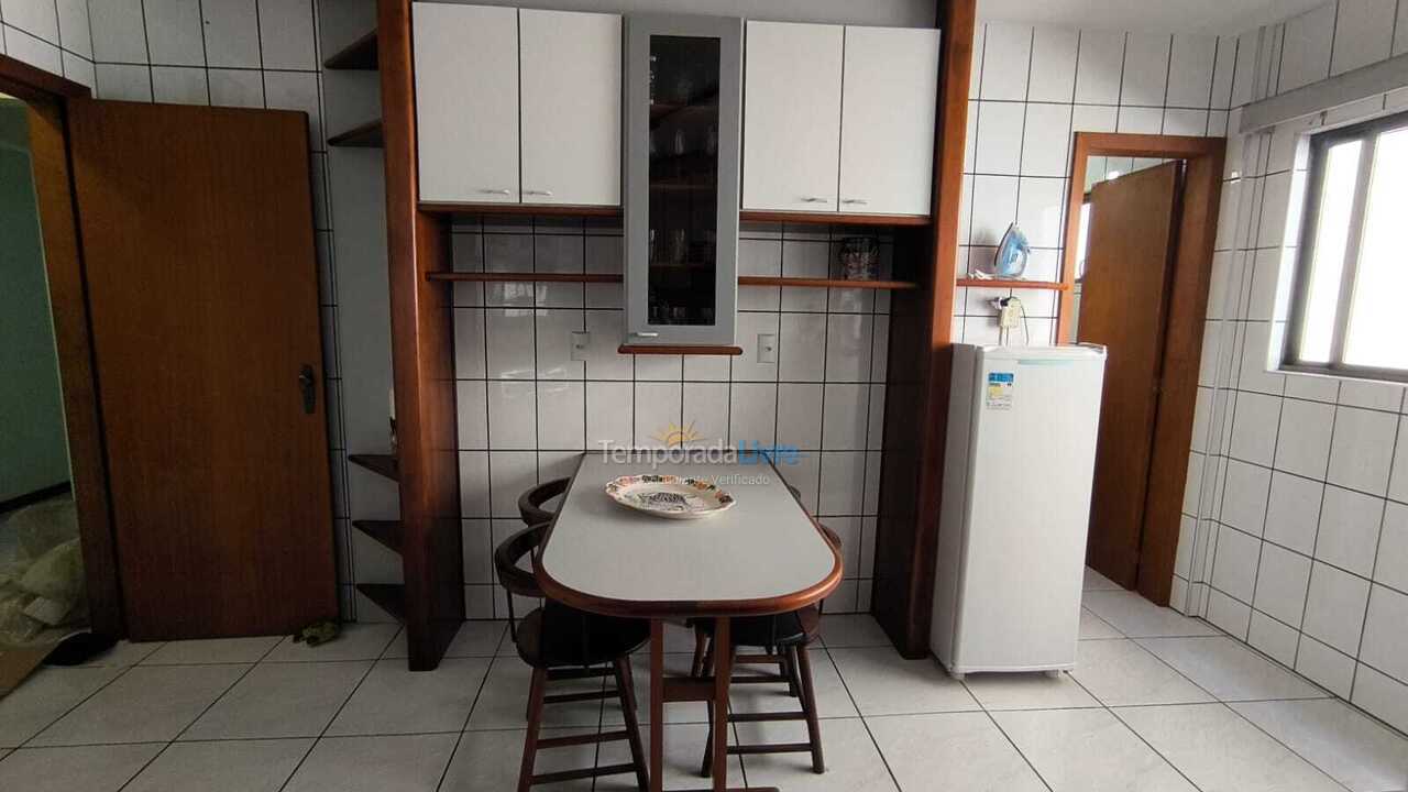 Apartamento para aluguel de temporada em Itapema (Meia Praia)