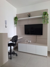Sala com espaço para trabalho