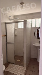 CASA A PIE EN LA ARENA CON PISCINA A 10 m DE CALA GUARUJÁ