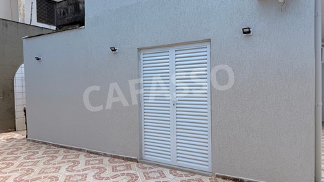 CASA A PIE EN LA ARENA CON PISCINA A 10 m DE CALA GUARUJÁ