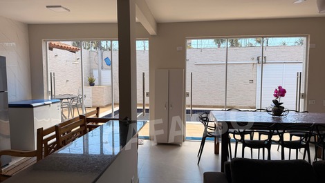 CASA A PIE EN LA ARENA CON PISCINA A 10 m DE CALA GUARUJÁ