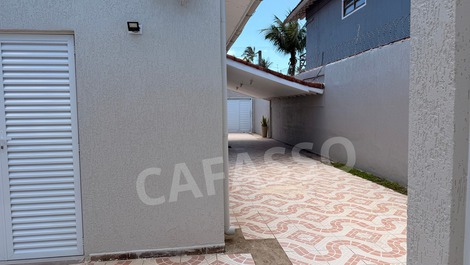 CASA A PIE EN LA ARENA CON PISCINA A 10 m DE CALA GUARUJÁ