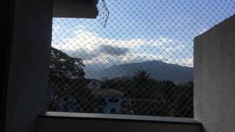 Excelente Apartamento Triplex no Itaguá.