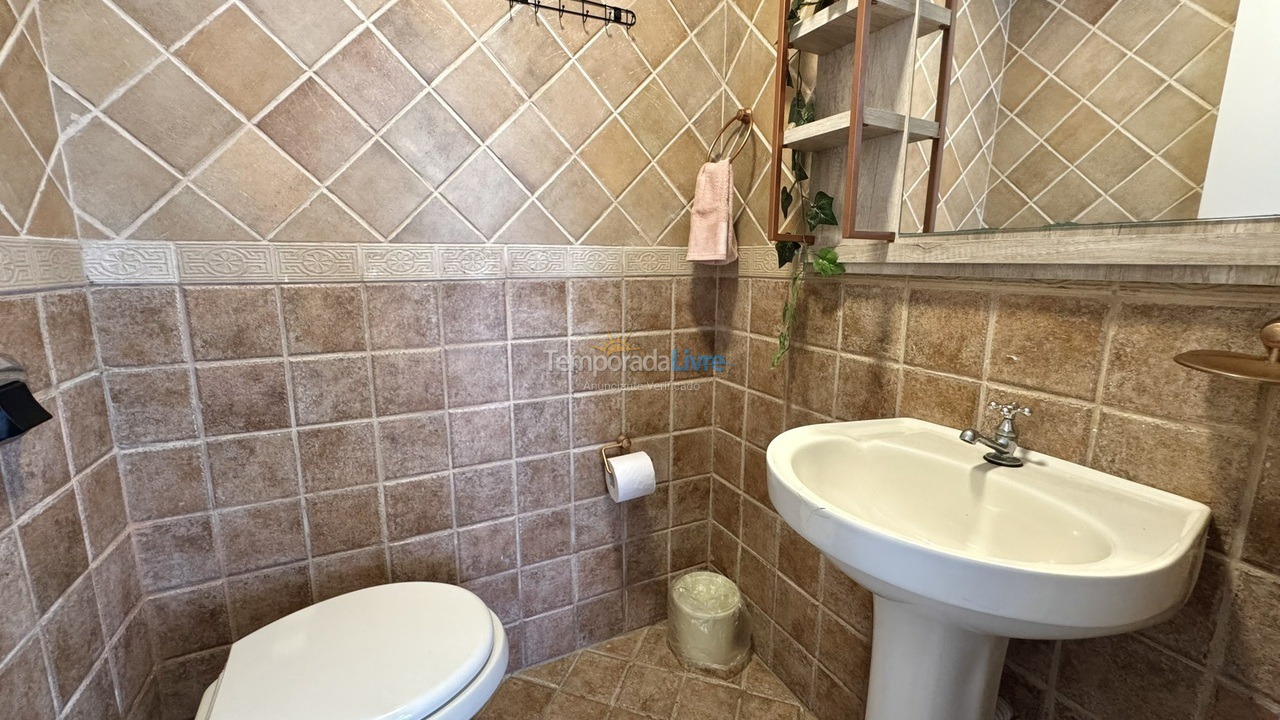 Casa para aluguel de temporada em Bombinhas (Praia de Bombas)