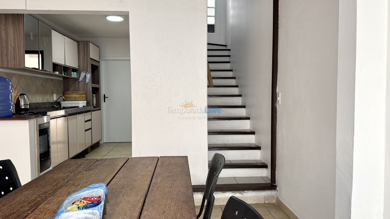 Casa para aluguel de temporada em Bombinhas (Praia de Bombas)