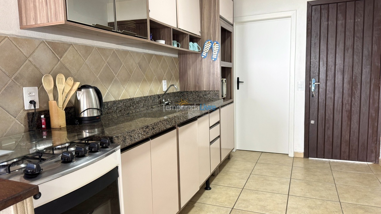 Casa para aluguel de temporada em Bombinhas (Praia de Bombas)