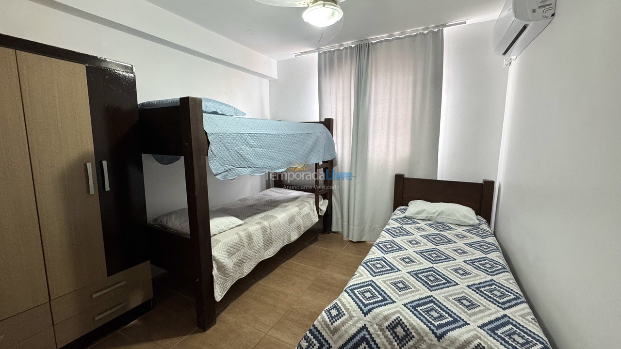 Casa para aluguel de temporada em Bombinhas (Praia de Bombas)