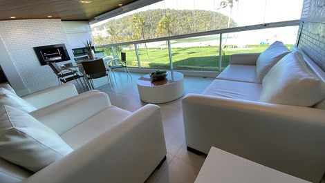 Apartment in Riviera facing the beach with a wonderful view.