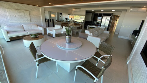 Apartment in Riviera facing the beach with a wonderful view.