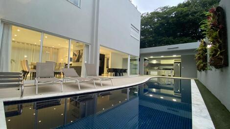 5-suite mansion in Riviera d'São Lourenço