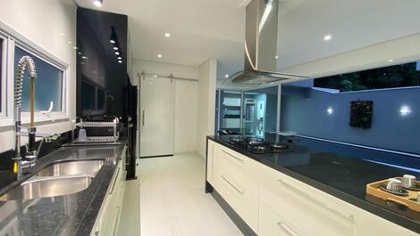 5-suite mansion in Riviera d'São Lourenço