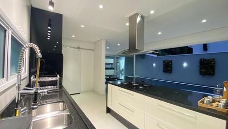 5-suite mansion in Riviera d'São Lourenço