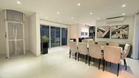 5-suite mansion in Riviera d'São Lourenço