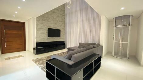 5-suite mansion in Riviera d'São Lourenço