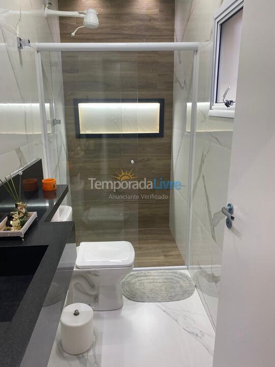 Casa para aluguel de temporada em Guarujá (Jardim Virgínia)