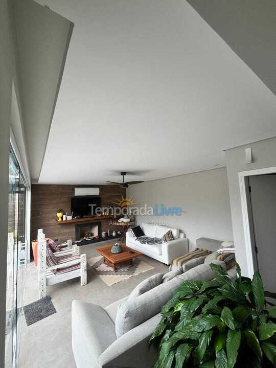 House for vacation rental in São Sebastião (Barra do Sahy)