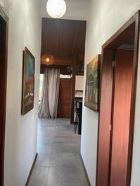 Amplia casa en planta alta en una ubicación segura, tranquila e ideal para familias.