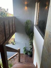 Amplia casa en planta alta en una ubicación segura, tranquila e ideal para familias.