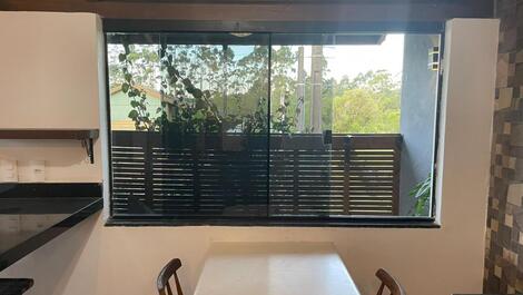 Amplia casa en planta alta en una ubicación segura, tranquila e ideal para familias.