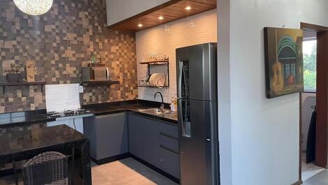 Amplia casa en planta alta en una ubicación segura, tranquila e ideal para familias.