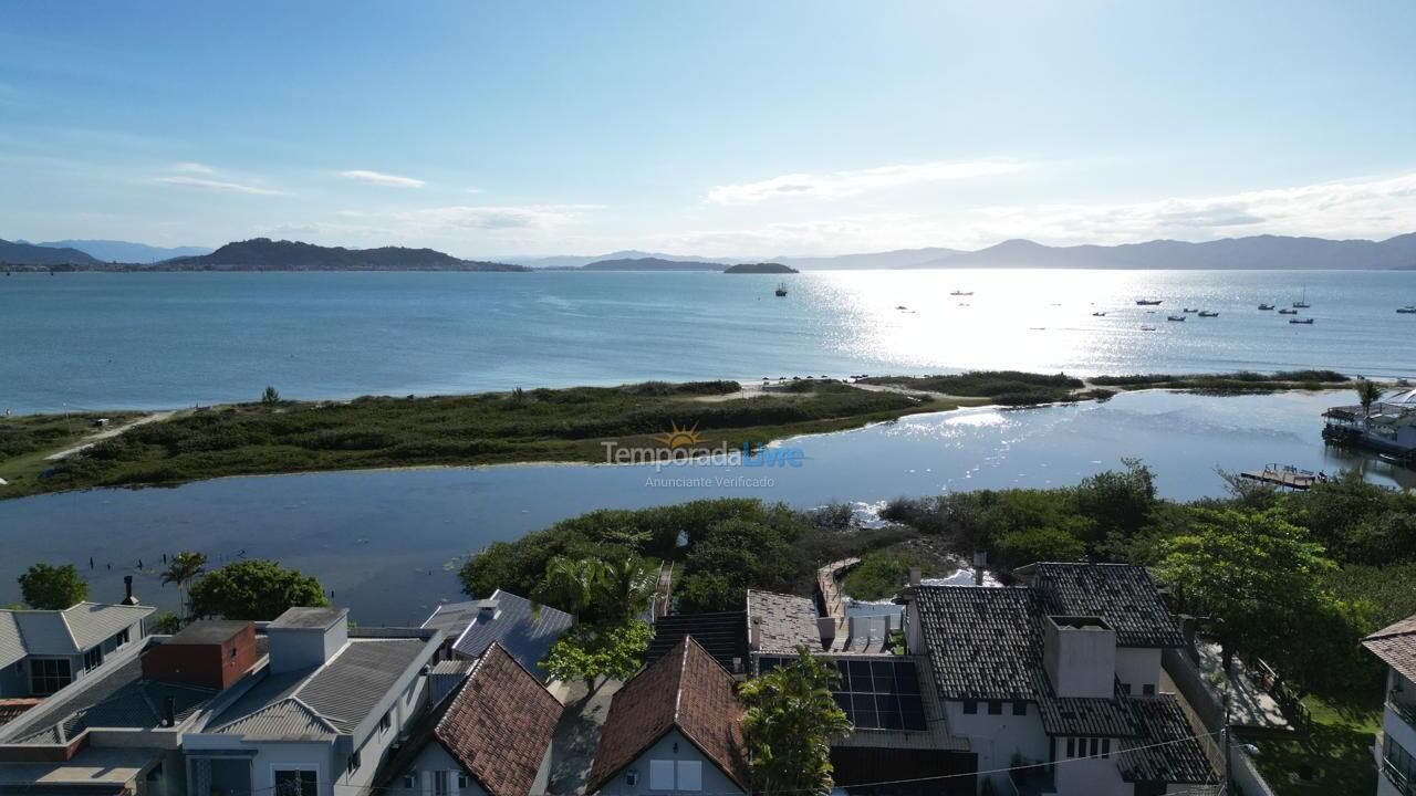 Casa para aluguel de temporada em Florianópolis (Ponta das Canas)