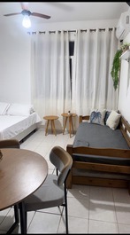 Apartamento en el centro de Cabo Frío, a 200 metros de la playa.